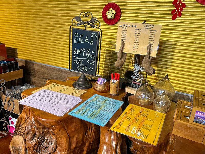 2025新竹母親節餐廳!青草湖101高山頂美食美景全包,荔枝牛奶雞必吃。