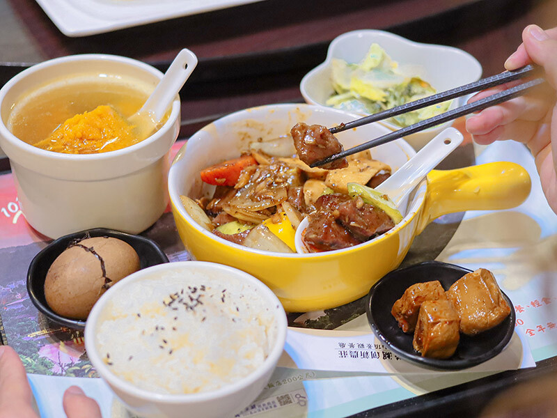 101青草湖創新農莊 | 新竹市區也有101挑高夜景，走山、玩水、看夜景、家聚吃土雞好停車