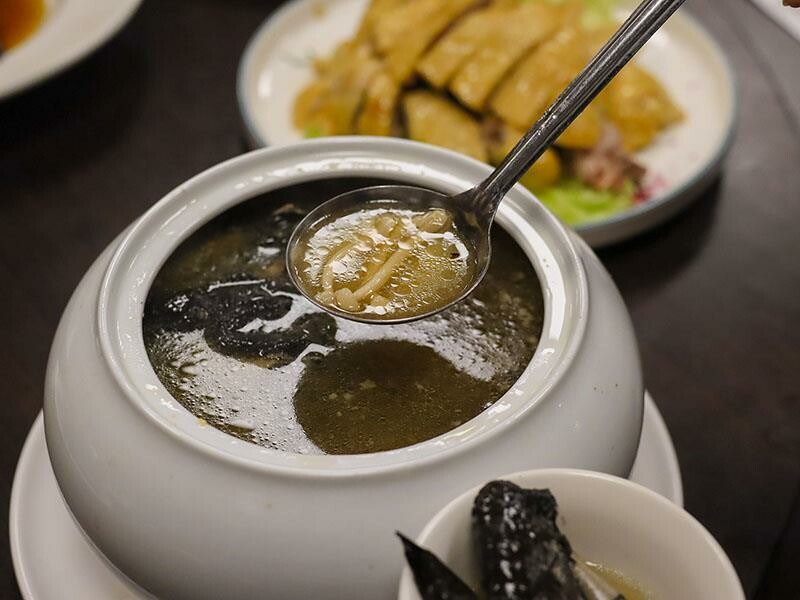 2025新竹母親節餐廳!青草湖101高山頂美食美景全包,荔枝牛奶雞必吃。