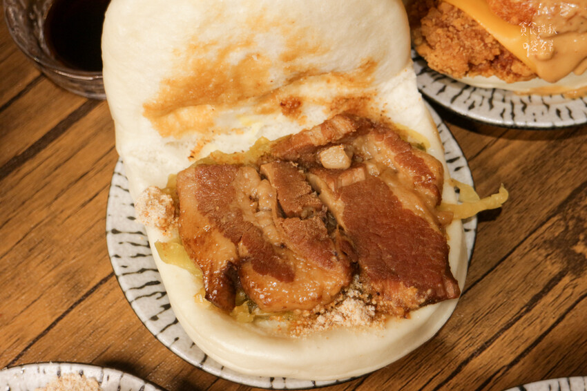 雲林斗六｜傳統台式創新滋味！不只賣刈包，豬油拌飯、爆汁湯包都