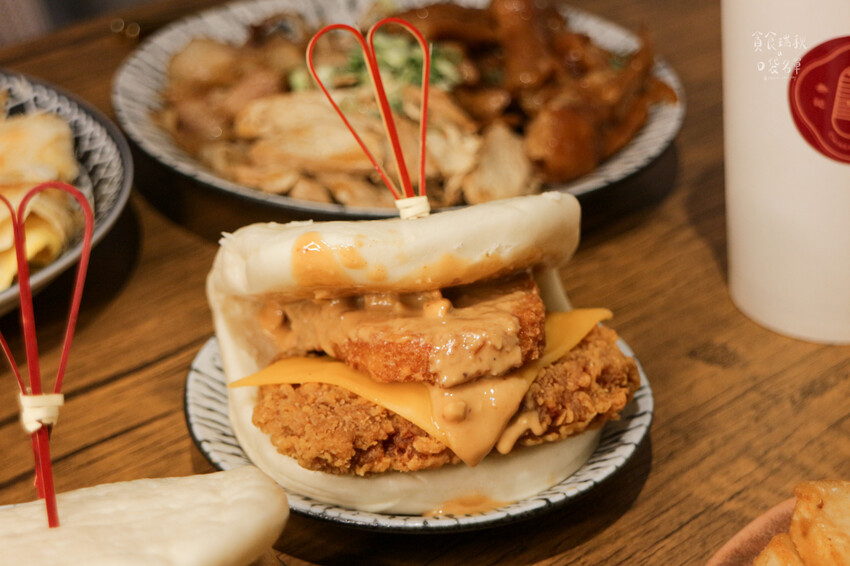 雲林斗六｜傳統台式創新滋味！不只賣刈包，豬油拌飯、爆汁湯包都