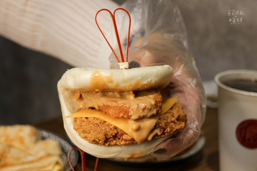 雲林斗六｜傳統台式創新滋味！不只賣刈包，豬油拌飯、爆汁湯包都