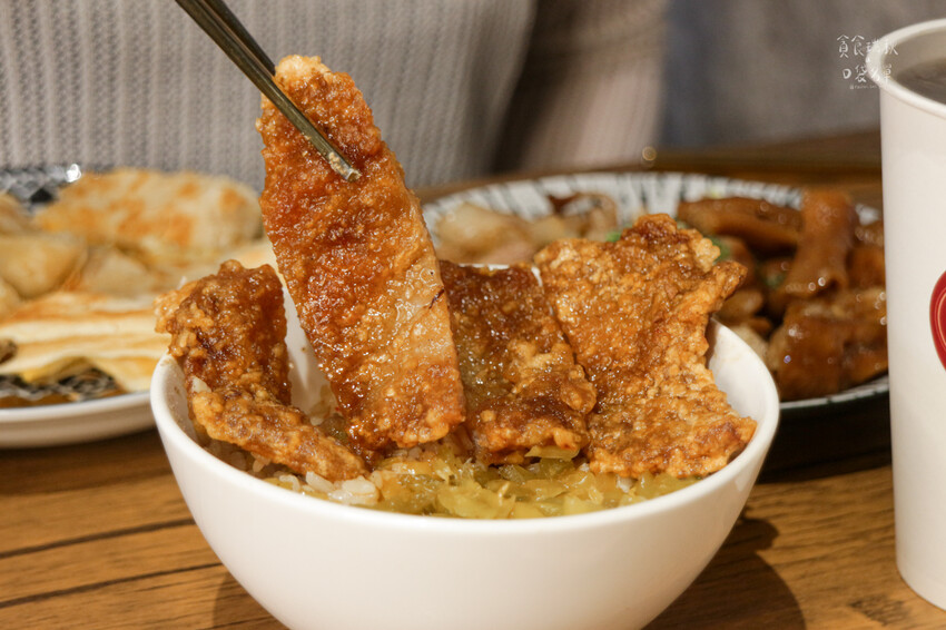 雲林斗六｜傳統台式創新滋味！不只賣刈包，豬油拌飯、爆汁湯包都