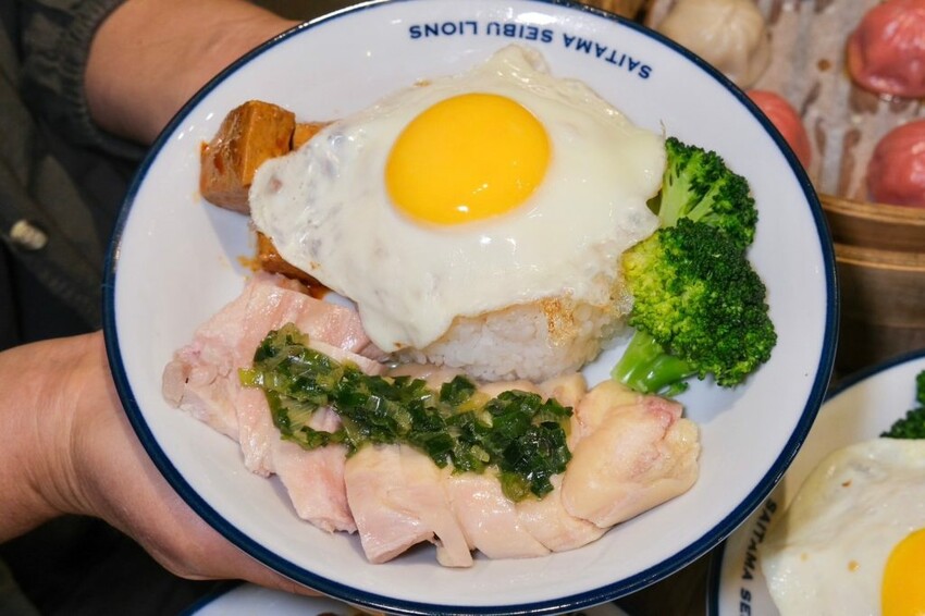 叁記傳食| 開賣即秒殺~被刈包耽誤的道地椒麻雞飯,經典台式尬新潮創意新滋味! - 肉依小姐吃什麼