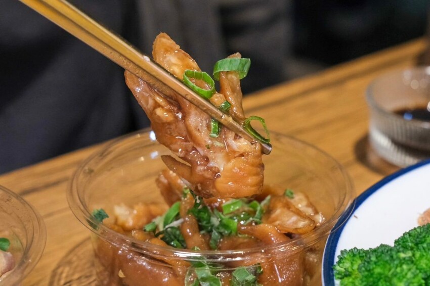 叁記傳食| 開賣即秒殺~被刈包耽誤的道地椒麻雞飯,經典台式尬新潮創意新滋味! - 肉依小姐吃什麼