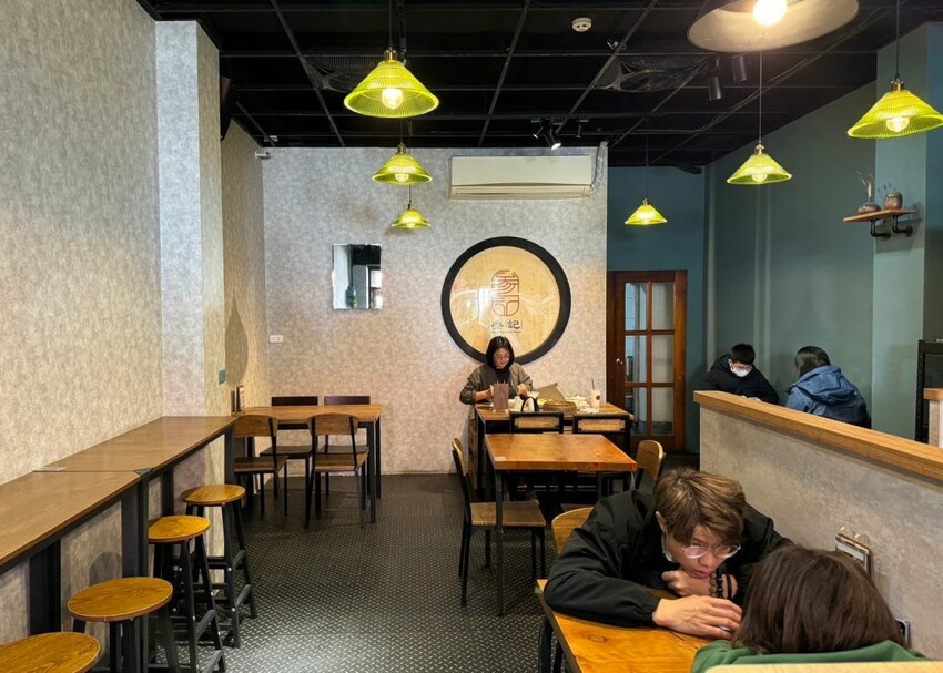 叁記傳食| 開賣即秒殺~被刈包耽誤的道地椒麻雞飯,經典台式尬新潮創意新滋味! - 肉依小姐吃什麼