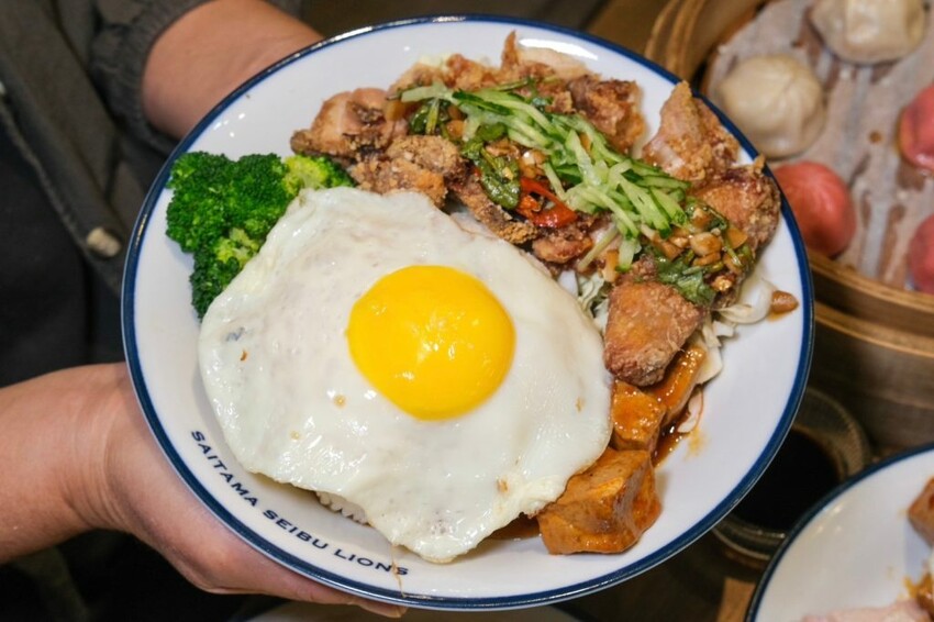 叁記傳食| 開賣即秒殺~被刈包耽誤的道地椒麻雞飯,經典台式尬新潮創意新滋味! - 肉依小姐吃什麼