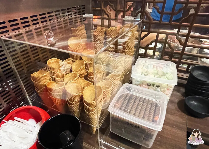【台北美食】老四川巴蜀麻辣燙-台北長安店，麻辣鴨血豆腐吃到飽