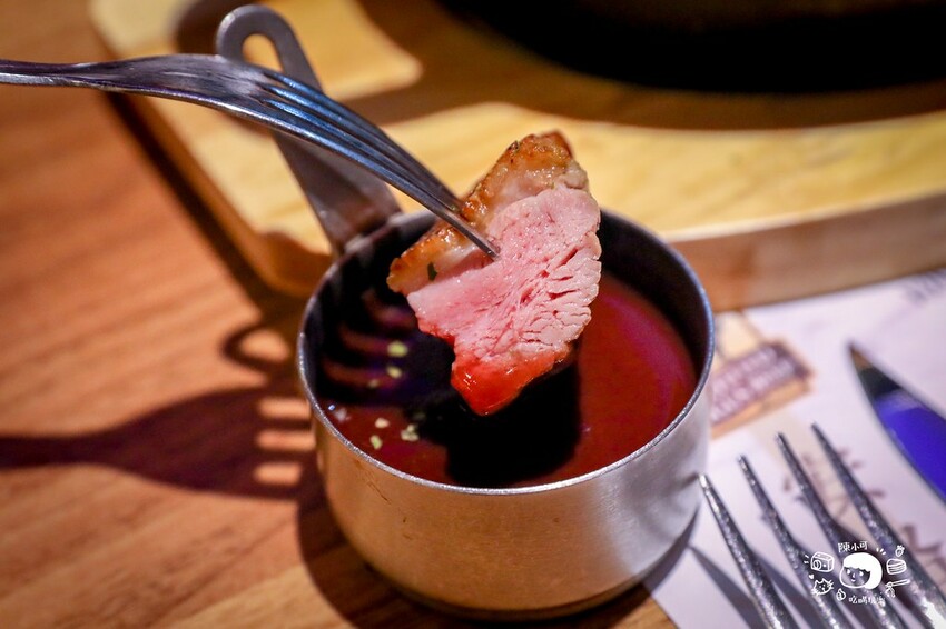 新北市三重區帶你去砍牛排！三重前三名有品質＋質感的牛排店推薦，N訪多次的美味推薦！菜刀在手，切牛排也很有趣