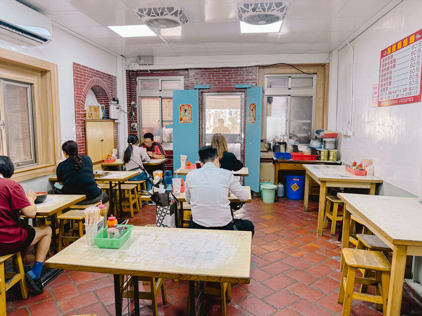 高雄市岡山區阿麗鍋燒麵 x 平價的古早味魅力