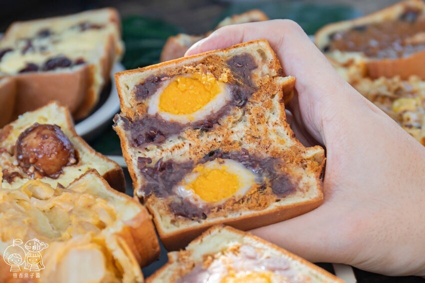 將近50種豐富口味的人氣車輪餅，必吃中秋超應景爆漿流沙口味，就連四季春與珍奶也都變成車輪餅啦！