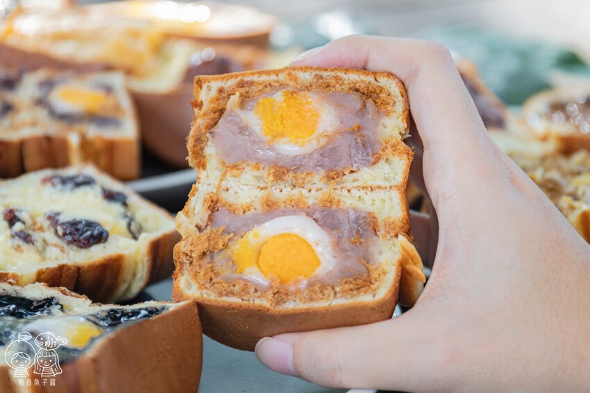 將近50種豐富口味的人氣車輪餅，必吃中秋超應景爆漿流沙口味，就連四季春與珍奶也都變成車輪餅啦！