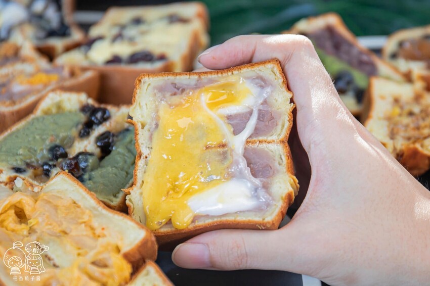 將近50種豐富口味的人氣車輪餅，必吃中秋超應景爆漿流沙口味，就連四季春與珍奶也都變成車輪餅啦！