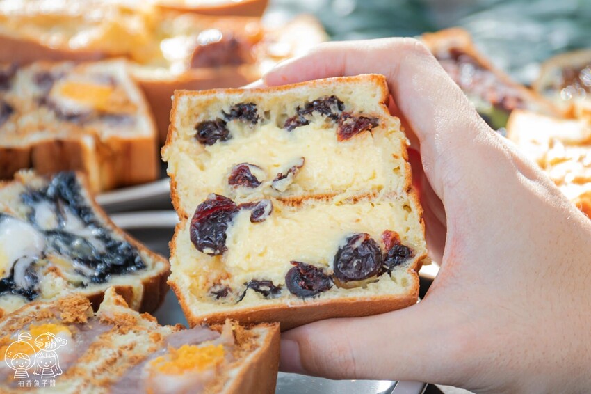 將近50種豐富口味的人氣車輪餅，必吃中秋超應景爆漿流沙口味，就連四季春與珍奶也都變成車輪餅啦！