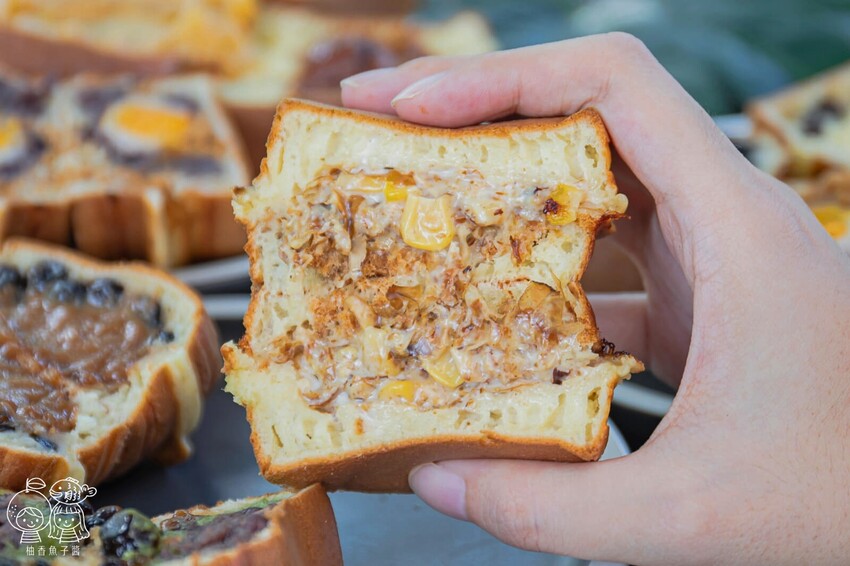 將近50種豐富口味的人氣車輪餅，必吃中秋超應景爆漿流沙口味，就連四季春與珍奶也都變成車輪餅啦！