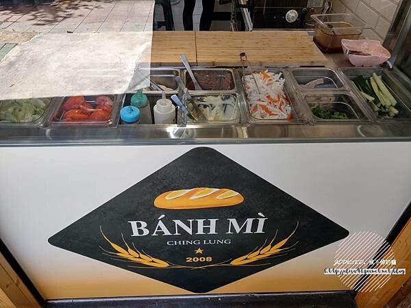 台北木柵-[BÁNH MÌ 越式法國麵包] 興隆路木新路口轉角，越南華僑第二代經營，經典越式麵包與冰牛奶咖啡，美味道地越南風情早午餐