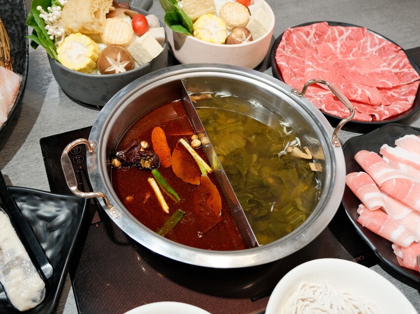 【新店火鍋推薦】汆鍋上選鍋物-七張店～高CP新鮮海陸火鍋套餐、多款特色湯底火鍋～七張捷運站巷內、新店美食推薦～