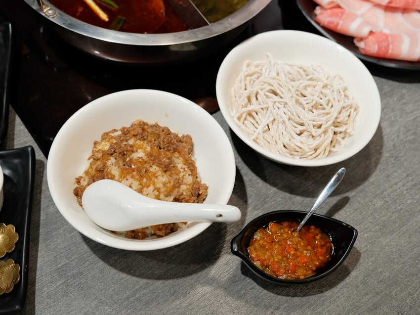 【新店火鍋推薦】汆鍋上選鍋物-七張店～高CP新鮮海陸火鍋套餐、多款特色湯底火鍋～七張捷運站巷內、新店美食推薦～