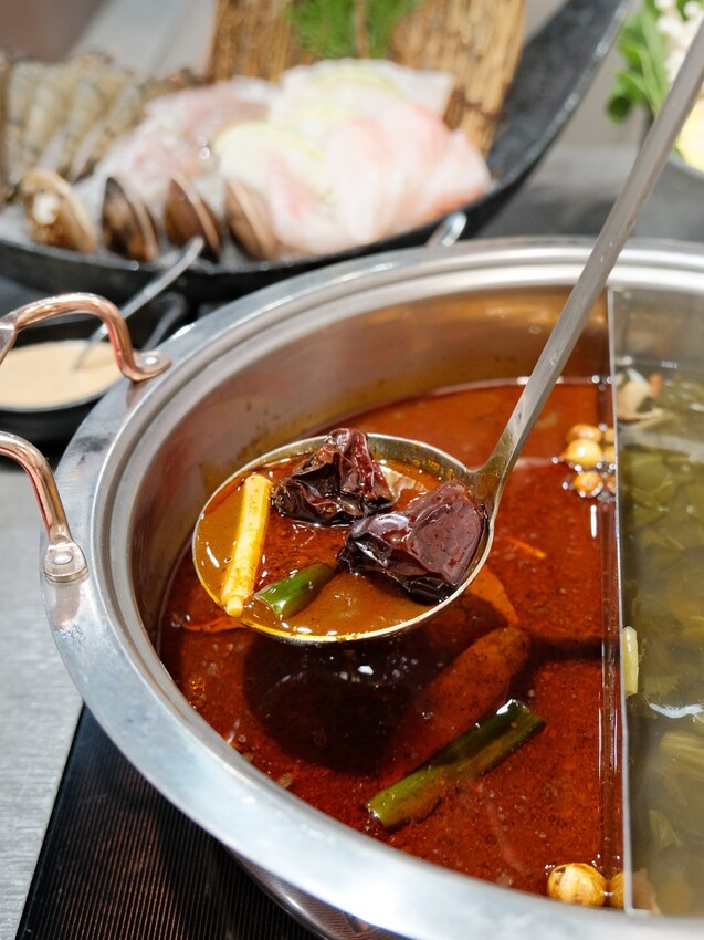 【新店火鍋推薦】汆鍋上選鍋物-七張店～高CP新鮮海陸火鍋套餐、多款特色湯底火鍋～七張捷運站巷內、新店美食推薦～