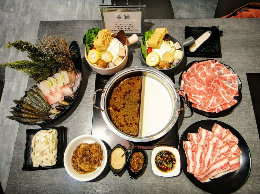 【美食】「汆鍋 上選鍋物 七張店」多款特色湯底火鍋、海陸火鍋套餐,新店火鍋推薦、捷運七張聚餐推薦 附菜單