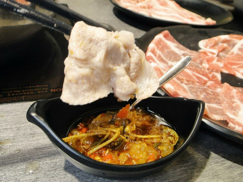 【美食】「汆鍋 上選鍋物 七張店」多款特色湯底火鍋、海陸火鍋套餐,新店火鍋推薦、捷運七張聚餐推薦 附菜單