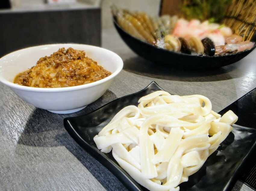 【美食】「汆鍋 上選鍋物 七張店」多款特色湯底火鍋、海陸火鍋套餐,新店火鍋推薦、捷運七張聚餐推薦 附菜單