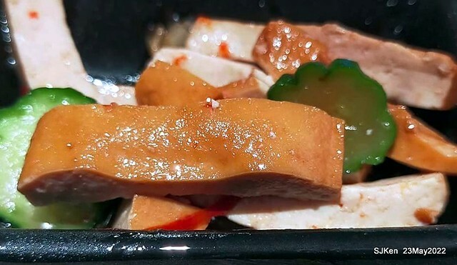 「初麵_松江四平店 」(Shrimp tomato noodle, Braised beef on rice and fried chicken), Taipei, Taiwan, May 23, 2022.