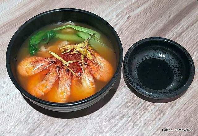「初麵_松江四平店 」(Shrimp tomato noodle, Braised beef on rice and fried chicken), Taipei, Taiwan, May 23, 2022.