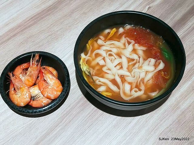 「初麵_松江四平店 」(Shrimp tomato noodle, Braised beef on rice and fried chicken), Taipei, Taiwan, May 23, 2022.