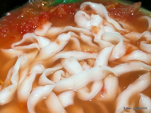 「初麵_松江四平店 」(Shrimp tomato noodle, Braised beef on rice and fried chicken), Taipei, Taiwan, May 23, 2022.