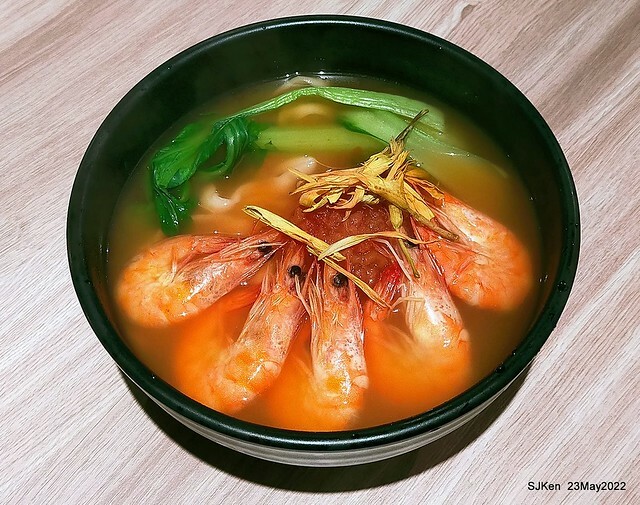 「初麵_松江四平店 」(Shrimp tomato noodle, Braised beef on rice and fried chicken), Taipei, Taiwan, May 23, 2022.