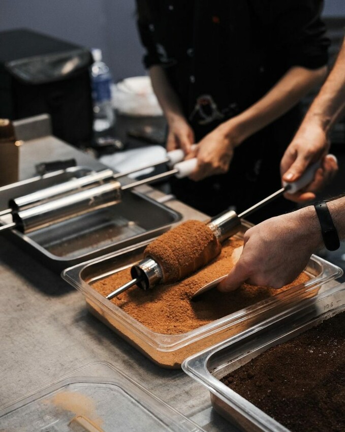 【台中美食】緹捲T-Roll|免出國就能吃到異國街邊小吃 ,來自道地捷克人製作的煙囪捲 ! - 肉依小姐吃什麼