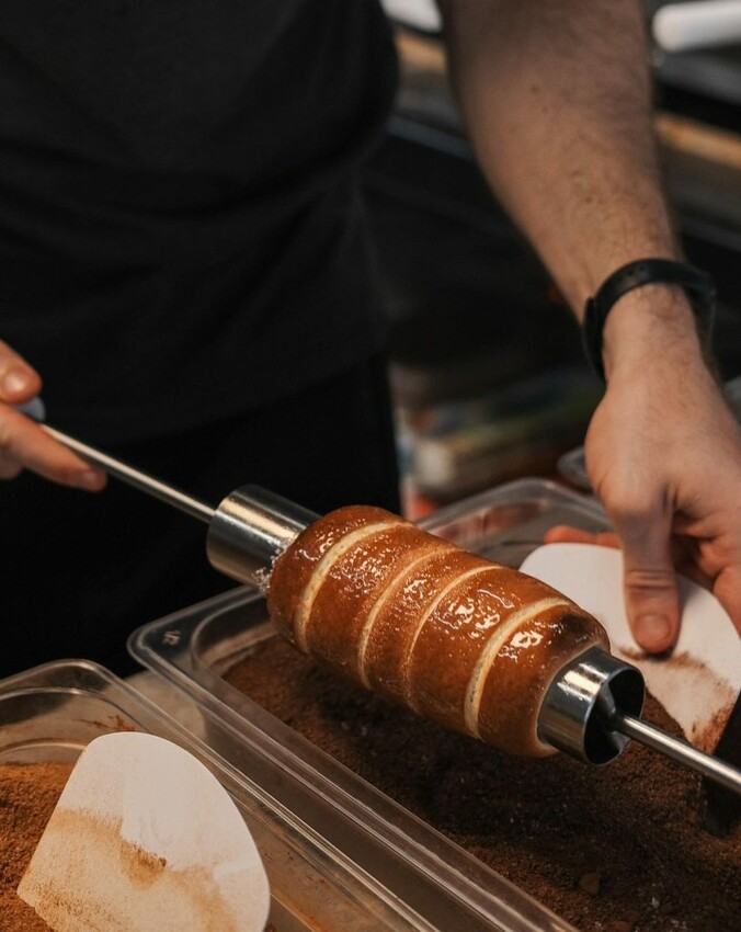 【台中美食】緹捲T-Roll|免出國就能吃到異國街邊小吃 ,來自道地捷克人製作的煙囪捲 ! - 肉依小姐吃什麼