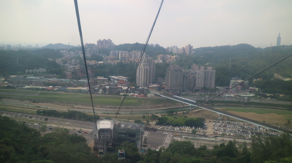貓纜之眼:【台北旅遊】貓空纜車初體驗,水晶車廂超讚! 貓纜之眼:【台北旅遊】貓空纜車初體驗,水晶車廂超讚!
