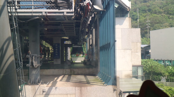 貓纜之眼:【台北旅遊】貓空纜車初體驗,水晶車廂超讚! 貓纜之眼:【台北旅遊】貓空纜車初體驗,水晶車廂超讚!