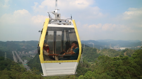貓纜之眼:【台北旅遊】貓空纜車初體驗,水晶車廂超讚! 貓纜之眼:【台北旅遊】貓空纜車初體驗,水晶車廂超讚!