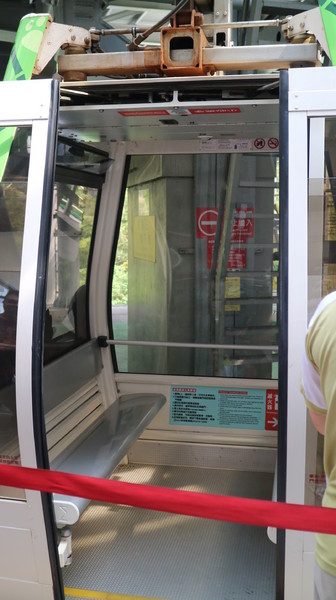 貓纜之眼:【台北旅遊】貓空纜車初體驗,水晶車廂超讚! 貓纜之眼:【台北旅遊】貓空纜車初體驗,水晶車廂超讚!