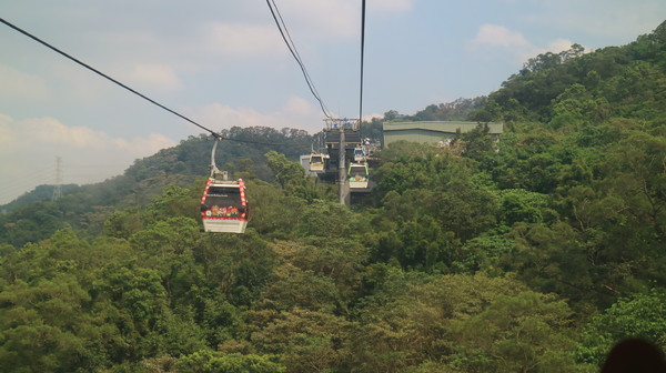 貓纜之眼:【台北旅遊】貓空纜車初體驗,水晶車廂超讚! 貓纜之眼:【台北旅遊】貓空纜車初體驗,水晶車廂超讚!