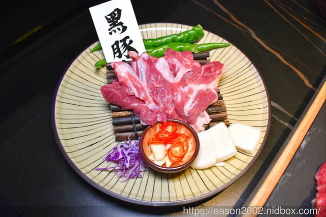 新竹美食|山上走走 日式無菜單燒肉專門店。浪漫夢幻海底世界享受頂級A5和牛/飯後甜品:金箔霜淇淋