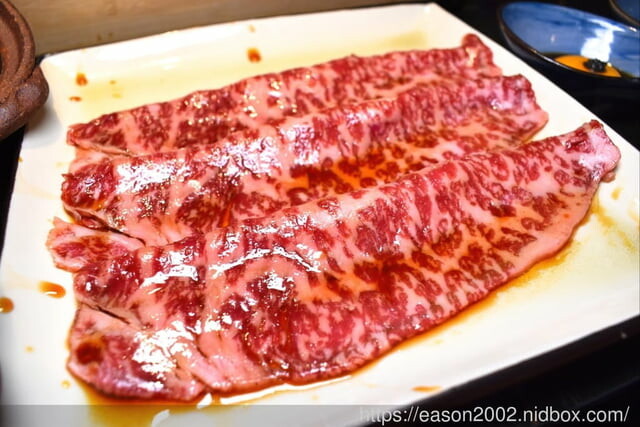 新竹美食|山上走走 日式無菜單燒肉專門店。浪漫夢幻海底世界享受頂級A5和牛/飯後甜品:金箔霜淇淋