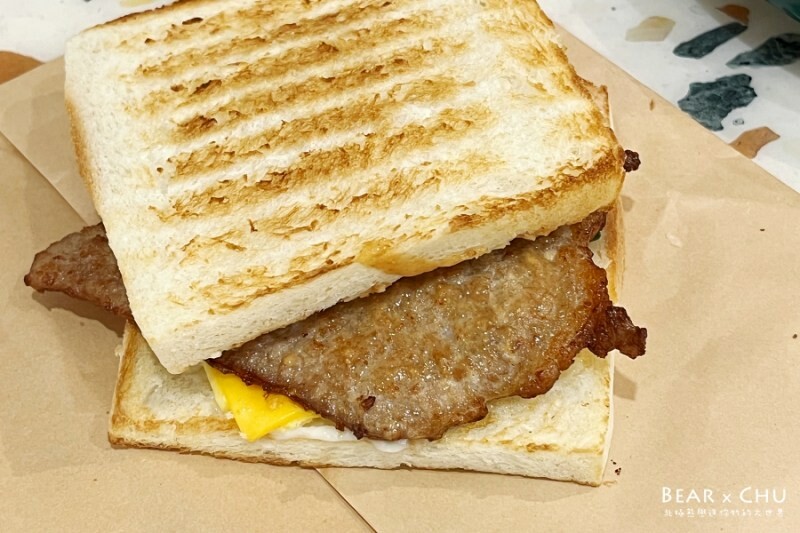 台北市萬華區台北萬華龍山寺文青風早餐推薦|穗月朝食・手工脆皮蛋餅、湯種肉蛋花生醬吐司