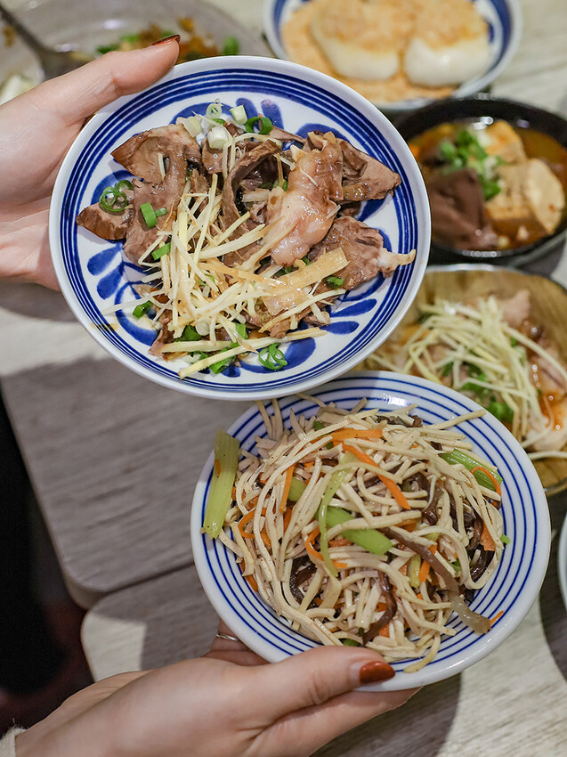 高鐵旁高CP食堂 復古x潮玩系文青客家美食，享用三鮮粄條、曼谷打拋豬和客家麻糬，近新竹高鐵站中午時間一位難求