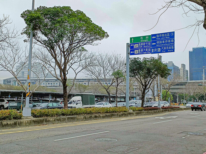 高鐵旁高CP食堂 復古x潮玩系文青客家美食，享用三鮮粄條、曼谷打拋豬和客家麻糬，近新竹高鐵站中午時間一位難求