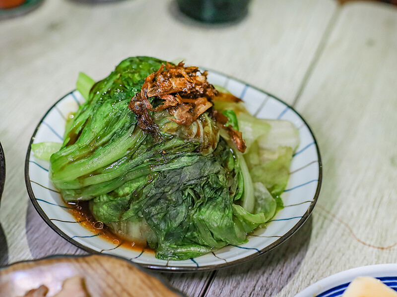 高鐵旁高CP食堂 復古x潮玩系文青客家美食，享用三鮮粄條、曼谷打拋豬和客家麻糬，近新竹高鐵站中午時間一位難求