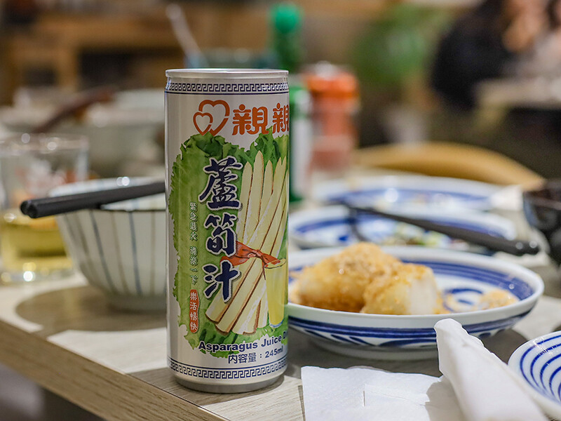 高鐵旁高CP食堂 復古x潮玩系文青客家美食，享用三鮮粄條、曼谷打拋豬和客家麻糬，近新竹高鐵站中午時間一位難求