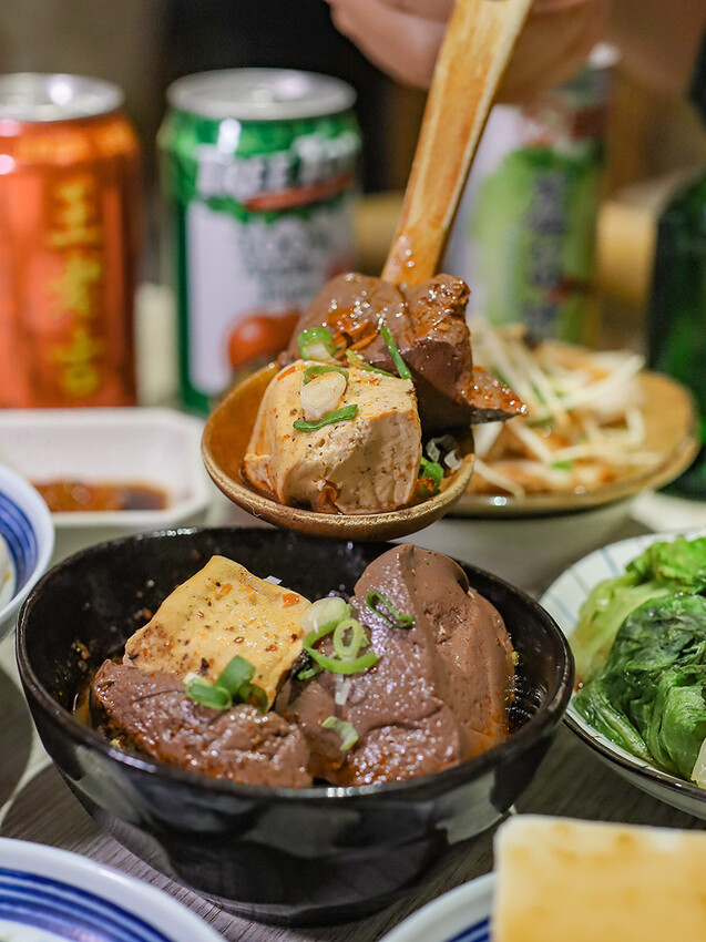 高鐵旁高CP食堂 復古x潮玩系文青客家美食，享用三鮮粄條、曼谷打拋豬和客家麻糬，近新竹高鐵站中午時間一位難求