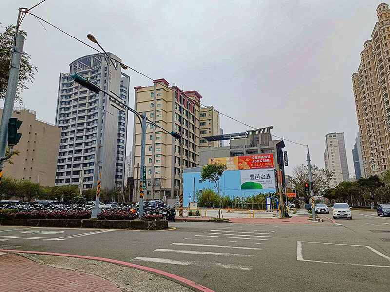 高鐵旁高CP食堂 復古x潮玩系文青客家美食，享用三鮮粄條、曼谷打拋豬和客家麻糬，近新竹高鐵站中午時間一位難求