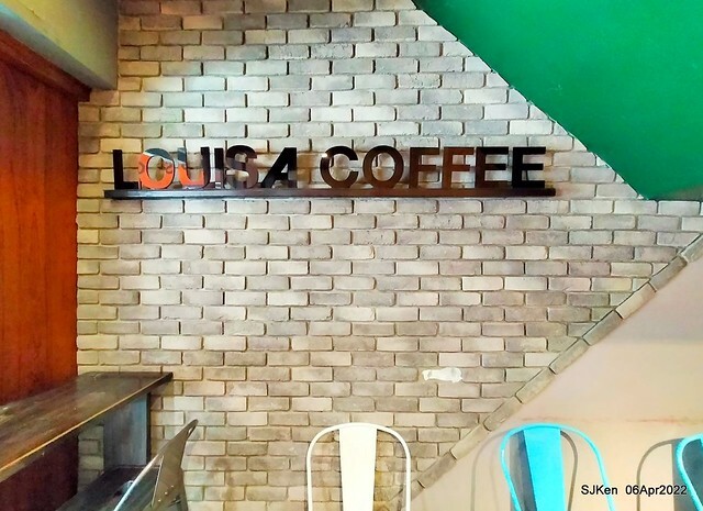 「路易莎咖啡Louisa Coffee 石牌裕民店」(Louisa Coffee & Hamburger), Taipei, Taiwan, Apr 6, 2022.
