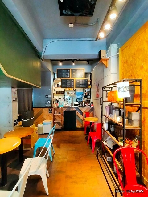 「路易莎咖啡Louisa Coffee 石牌裕民店」(Louisa Coffee & Hamburger), Taipei, Taiwan, Apr 6, 2022.