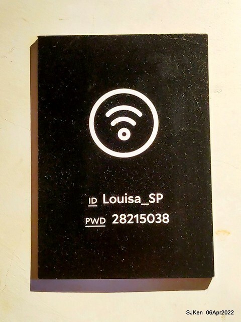 「路易莎咖啡Louisa Coffee 石牌裕民店」(Louisa Coffee & Hamburger), Taipei, Taiwan, Apr 6, 2022.